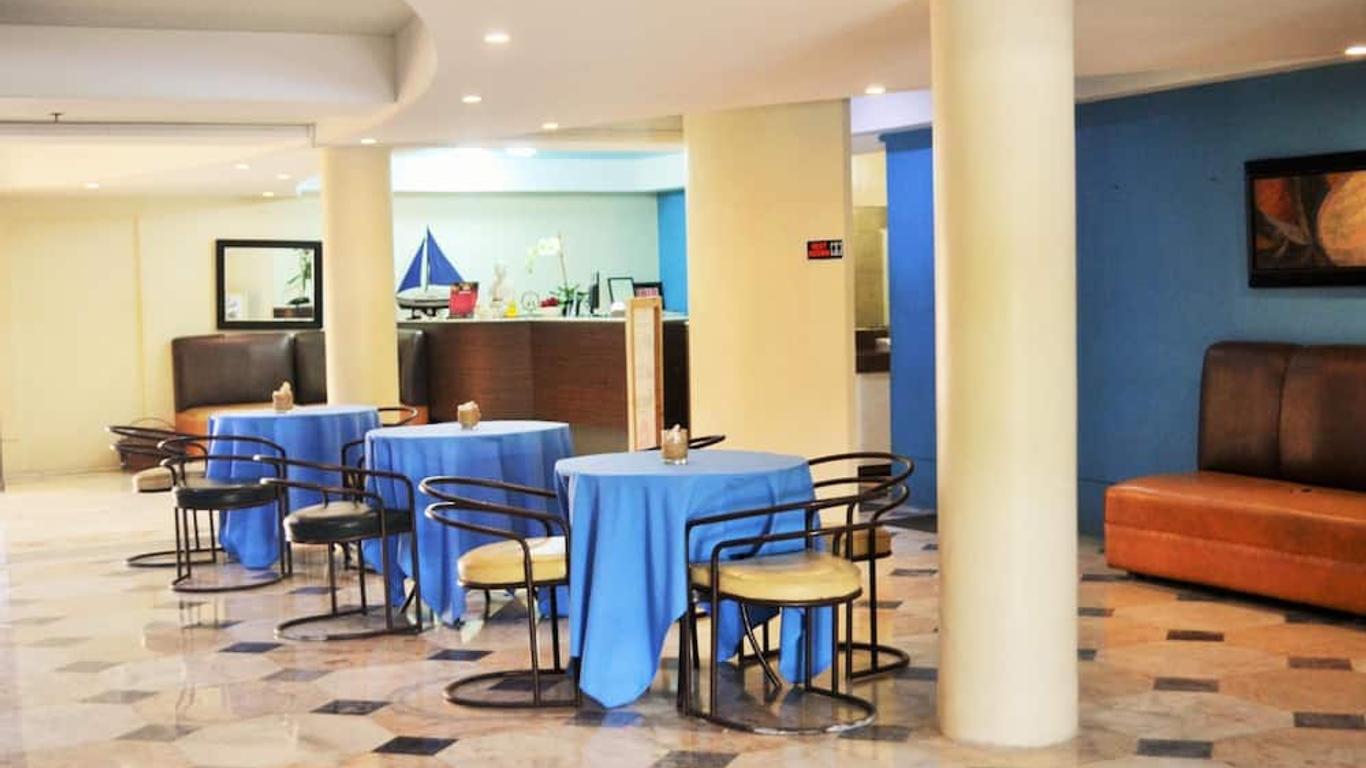 Regatta Residence Hotel