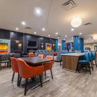 Holiday Inn Express & Suites Kansas City Airport