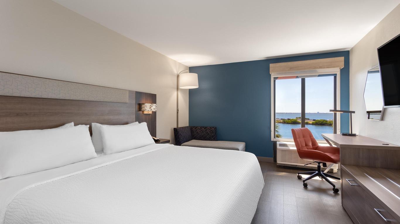 Holiday Inn Express Hotel & Suites Tampa-Rocky Point Island, An IHG Hotel